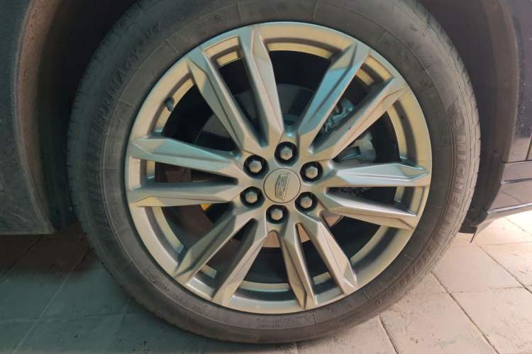 Used Cadillac XT6 2022 2.0T 7-Seater Four-Wheel Drive Luxury Version Right Front Wheel Hub