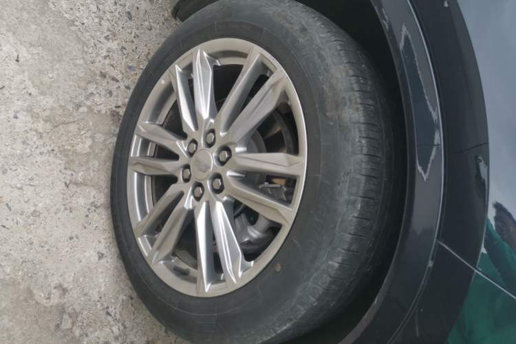 Used Cadillac XT6 2022 2.0T Six-Seater Two-Wheel-Drive Luxury Version Right Front Wheel Hub
