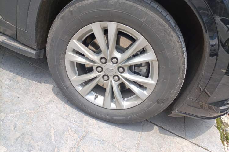 Used Cadillac XT6 2022 2.0T 7-Seater Four-Wheel-Drive Luxury Version Right Front Wheel Hub