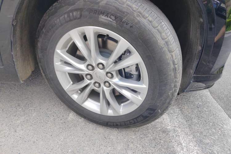 Used Cadillac XT6 2022 2.0T Six-Seater Four-Wheel-Drive Luxury Version Right Front Wheel Hub