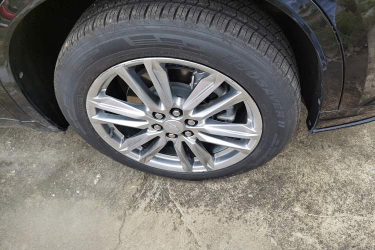 Used Cadillac XT6 2022 2.0T Six-Seater Four-Wheel Drive Luxury Version Right Front Wheel Hub