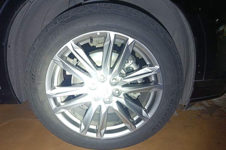 Used Cadillac XT6 2022 2.0T Six-Seater Four-Wheel Drive Luxury Version Right Front Wheel Hub