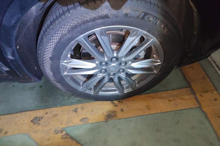 Used Cadillac XT6 2022 2.0T 7-Seater Four-Wheel Drive Luxury Version Right Front Wheel Hub