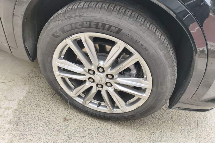 Used Cadillac XT6 2022 2.0T Six-Seater Four-Wheel-Drive Luxury Standard Edition Right Front Wheel Hub