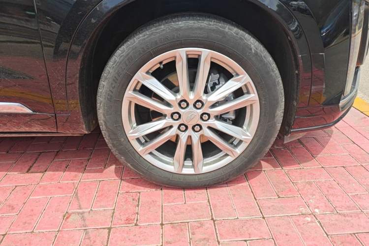 Used Cadillac XT6 2022 2.0T Six-Seater Four-Wheel-Drive Luxury Standard Edition Right Front Wheel Hub