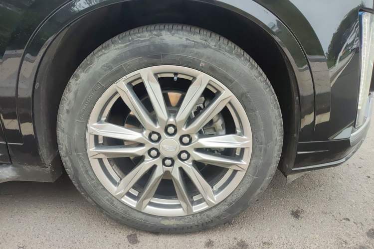 Used Cadillac XT6 2022 2.0T 7-Seater Two-Wheel Drive Luxury Version Right Front Wheel Hub