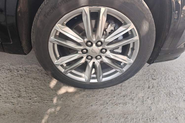 Used Cadillac XT6 2022 2.0T 7-Seater Four-Wheel Drive Luxury Standard Edition Right Front Wheel Hub