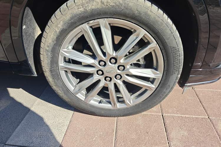 Used Cadillac XT6 2022 2.0T Six-Seater Four-Wheel Drive Luxury Version Right Front Wheel Hub