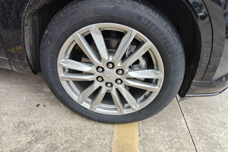 Used Cadillac XT6 2022 2.0T Six-Seater Four-Wheel Drive Luxury Version Right Front Wheel Hub