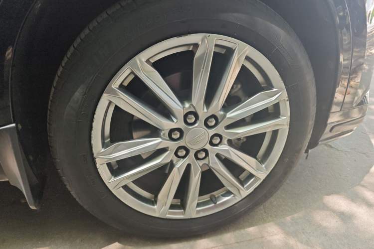 Used Cadillac XT6 2022 2.0T 7-Seater Four-Wheel Drive Luxury Version Right Front Wheel Hub