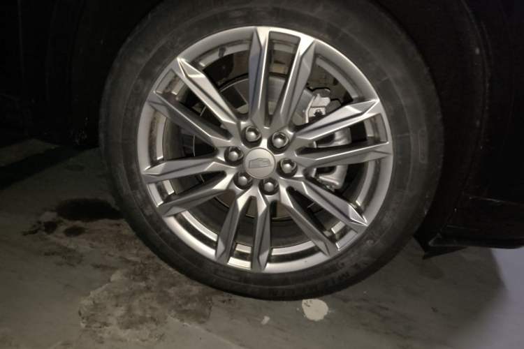 Used Cadillac XT6 2022 2.0T 7-Seater Four-Wheel Drive Luxury Version Right Front Wheel Hub
