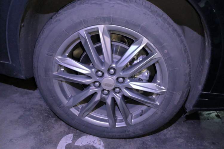 Used Cadillac XT6 2022 2.0T Six-Seater Four-Wheel Drive Luxury Version Right Front Wheel Hub