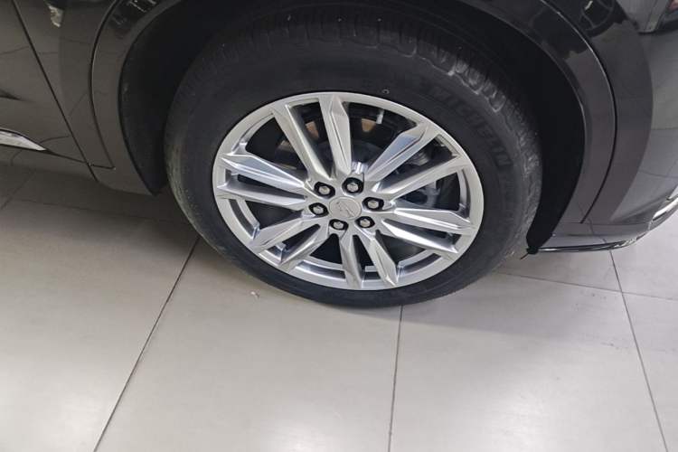 Used Cadillac XT6 2022 2.0T 7-Seater Four-Wheel Drive Luxury Standard Edition Right Front Wheel Hub