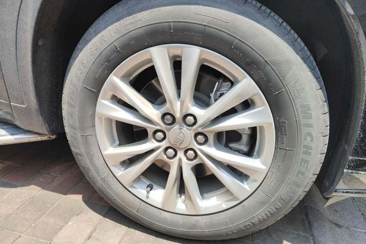 Used Cadillac XT6 2022 2.0T Six-Seater Four-Wheel-Drive Luxury Version Right Front Wheel Hub