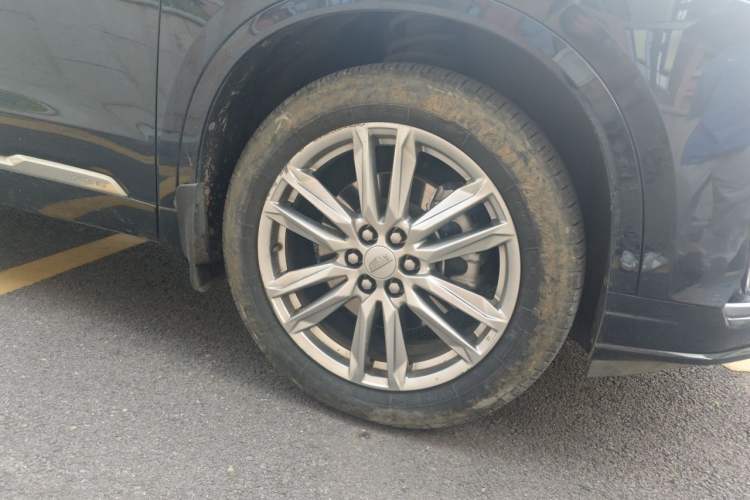 Used Cadillac XT6 2022 2.0T 7-Seater Four-Wheel Drive Luxury Version Right Front Wheel Hub