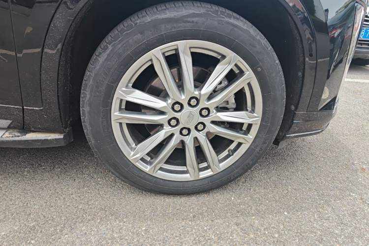 Used Cadillac XT6 2022 2.0T Six-Seater Four-Wheel Drive Luxury Version Right Front Wheel Hub