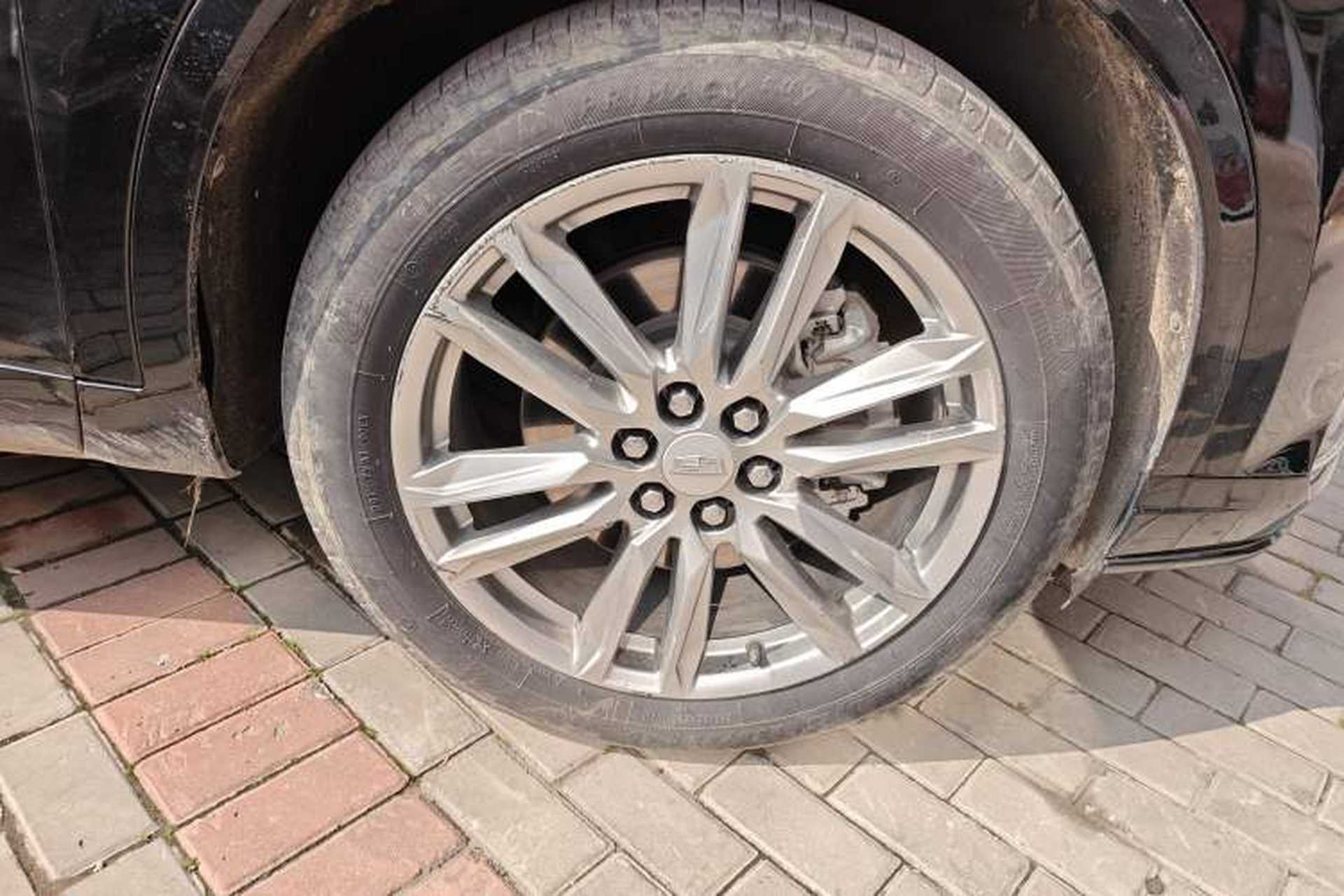 Used Cadillac XT6 2022 2.0T Six-Seater Four-Wheel-Drive Luxury Standard Edition Right Front Wheel Hub