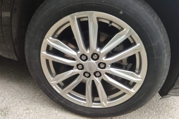 Used Cadillac XT6 2022 2.0T Six-Seater Four-Wheel Drive Luxury Version Right Front Wheel Hub