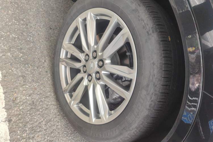 Used Cadillac XT6 2022 2.0T Six-Seater Four-Wheel Drive Luxury 120th Anniversary Limited Edition Right Front Wheel Hub