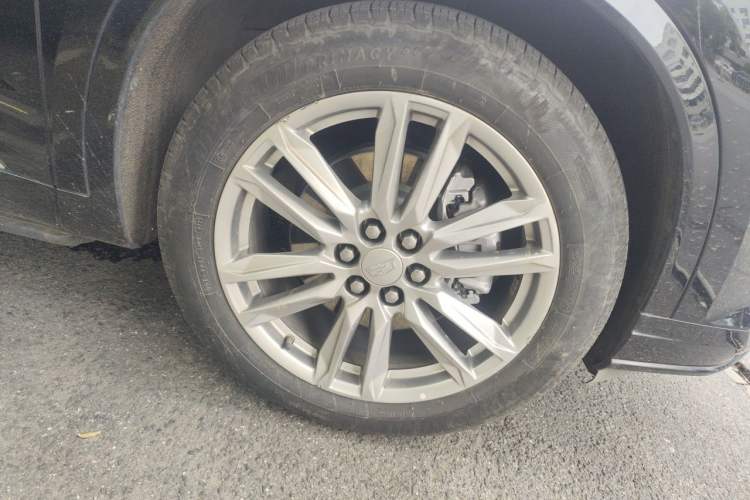 Used Cadillac XT6 2022 2.0T Six-Seater Four-Wheel-Drive Luxury Standard Edition Right Front Wheel Hub