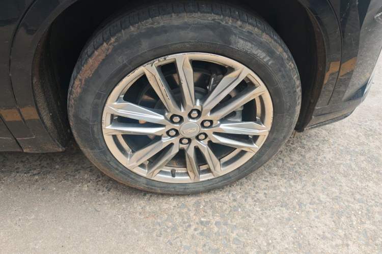Used Cadillac XT6 2022 2.0T Six-Seater Four-Wheel Drive Luxury Version Right Front Wheel Hub