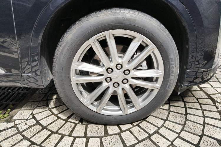 Used Cadillac XT6 2022 2.0T 7-Seater Four-Wheel Drive Luxury Standard Edition Right Front Wheel Hub