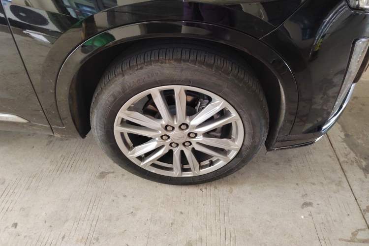 Used Cadillac XT6 2022 2.0T Six-Seater Four-Wheel Drive Luxury Version Right Front Wheel Hub