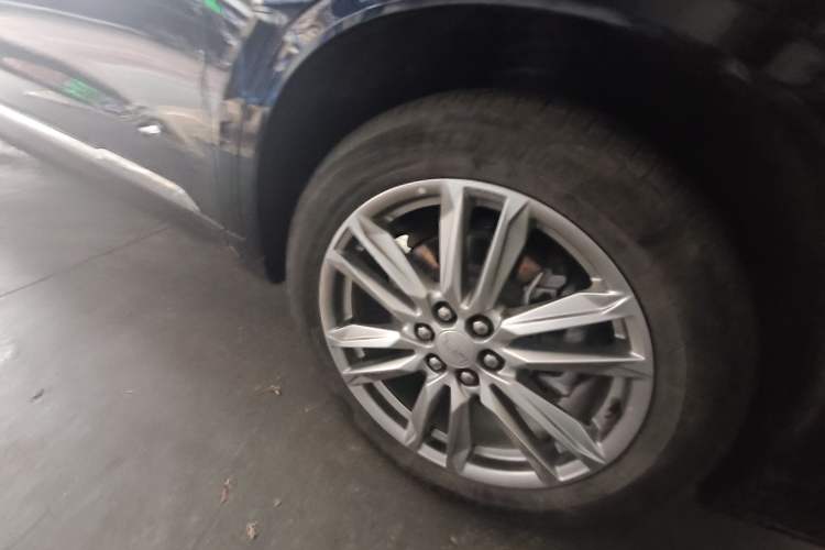 Used Cadillac XT6 2022 2.0T 7-Seater Four-Wheel Drive Luxury Version Right Front Wheel Hub