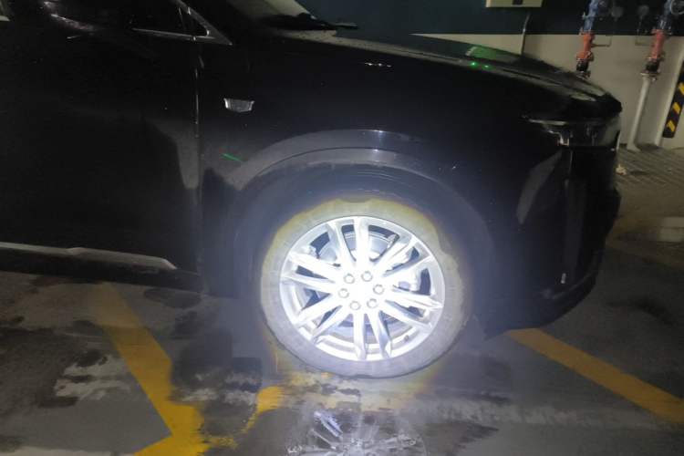 Used Cadillac XT6 2022 2.0T Six-Seater Two-Wheel-Drive Luxury Version Right Front Wheel Hub