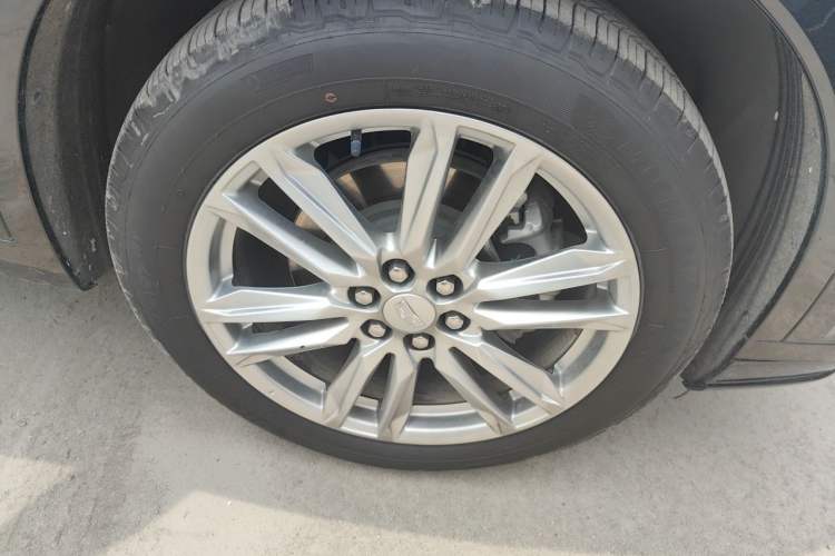 Used Cadillac XT6 2022 2.0T Six-Seater Four-Wheel Drive Luxury Version Right Front Wheel Hub