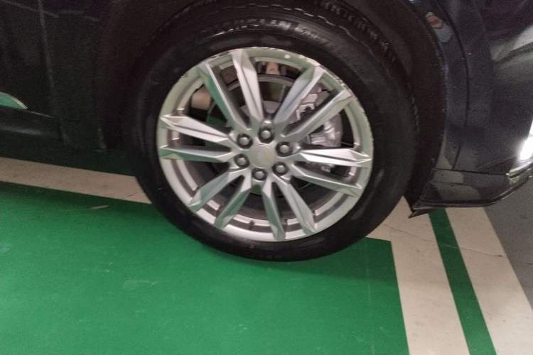 Used Cadillac XT6 2022 2.0T Six-Seater Four-Wheel Drive Luxury Version Right Front Wheel Hub