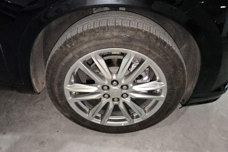 Used Cadillac XT6 2022 2.0T 7-Seater Four-Wheel Drive Luxury Standard Edition Right Front Wheel Hub