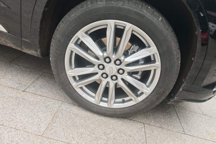 Used Cadillac XT6 2022 2.0T Six-Seater Four-Wheel Drive Luxury Version Right Front Wheel Hub