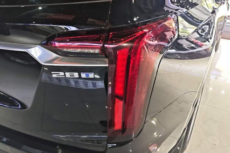 Used Cadillac XT6 2022 2.0T Six-Seater Two-Wheel-Drive Luxury Version Right Rear Taillight