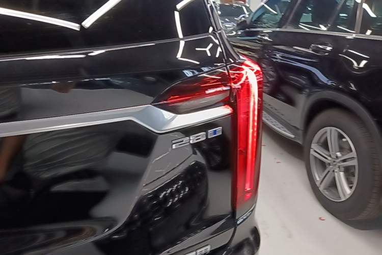 Used Cadillac XT6 2022 2.0T Six-Seater Four-Wheel-Drive Luxury Standard Edition Right Rear Taillight