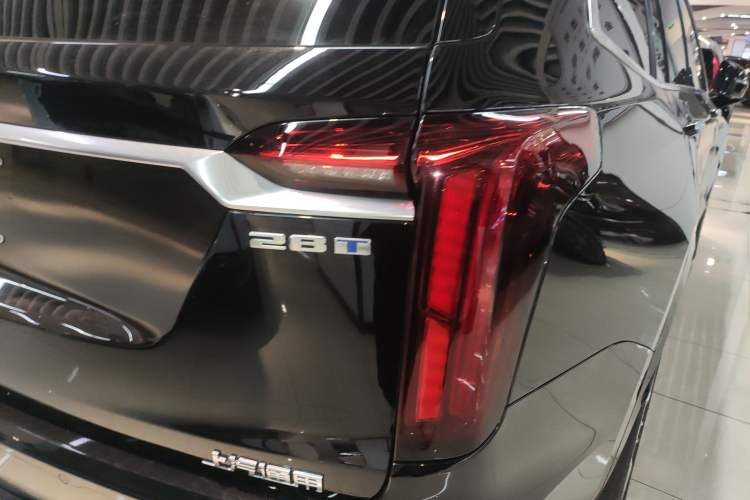 Used Cadillac XT6 2022 2.0T Six-Seater Four-Wheel Drive Luxury Version Right Rear Taillight