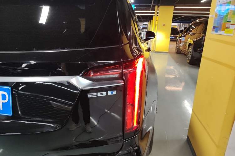 Used Cadillac XT6 2022 2.0T Six-Seater Two-Wheel-Drive Luxury Version Right Rear Taillight