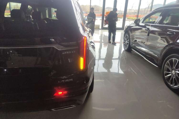 Used Cadillac XT6 2022 2.0T Six-Seater Four-Wheel-Drive Platinum Edition Right Rear Taillight