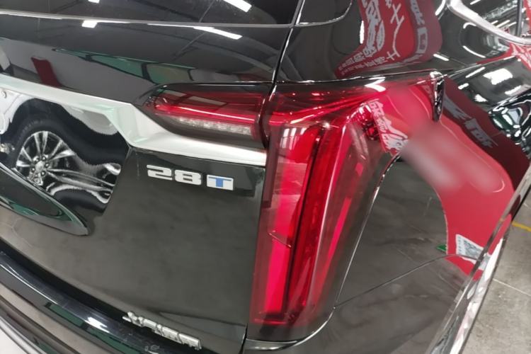 Used Cadillac XT6 2022 2.0T Six-Seater Two-Wheel-Drive Luxury Version Right Rear Taillight