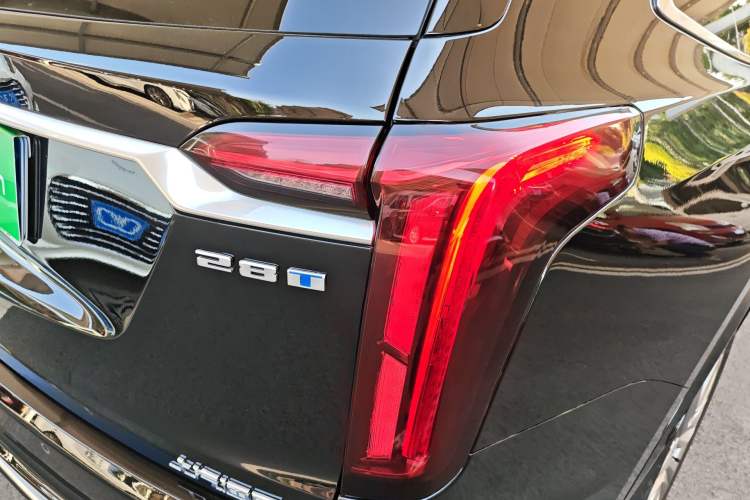 Used Cadillac XT6 2022 2.0T 7-Seater Two-Wheel Drive Luxury Version Right Rear Taillight