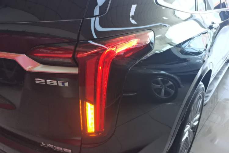 Used Cadillac XT6 2022 2.0T Six-Seater Four-Wheel Drive Luxury Version Right Rear Taillight