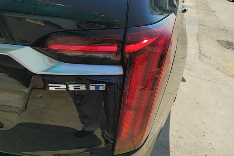 Used Cadillac XT6 2022 2.0T 7-Seater Two-Wheel Drive Luxury Version Right Rear Taillight