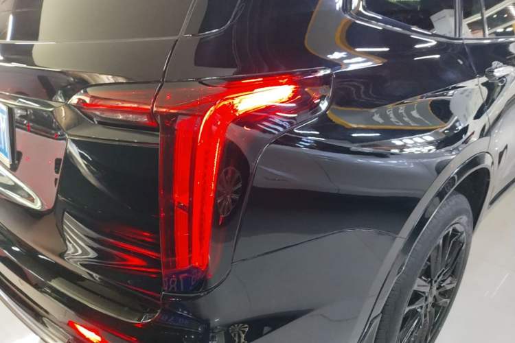 Used Cadillac XT6 2022 2.0T Six-Seater Four-Wheel Drive Luxury Version Right Rear Taillight