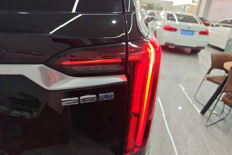 Used Cadillac XT6 2022 2.0T Six-Seater Two-Wheel-Drive Luxury Version Right Rear Taillight