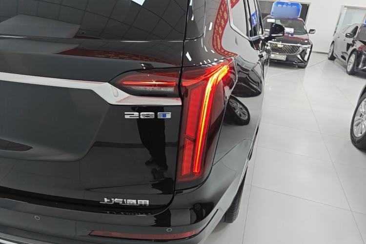 Used Cadillac XT6 2022 2.0T Six-Seater Four-Wheel Drive Luxury Version Right Rear Taillight