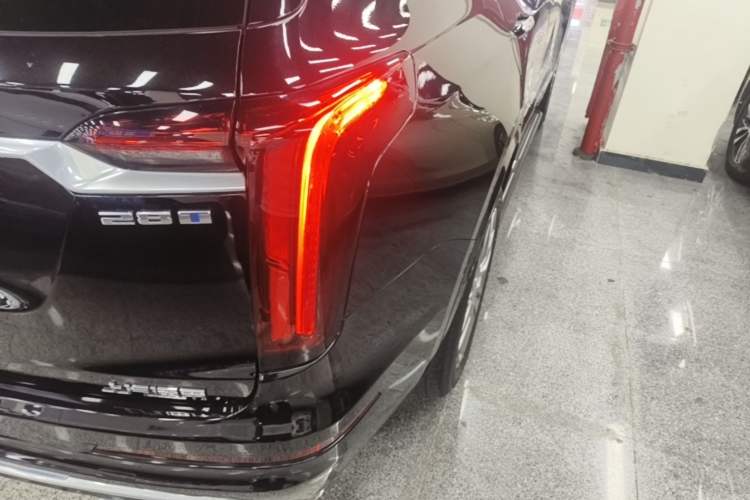Used Cadillac XT6 2022 2.0T Six-Seater Four-Wheel Drive Luxury Version Right Rear Taillight