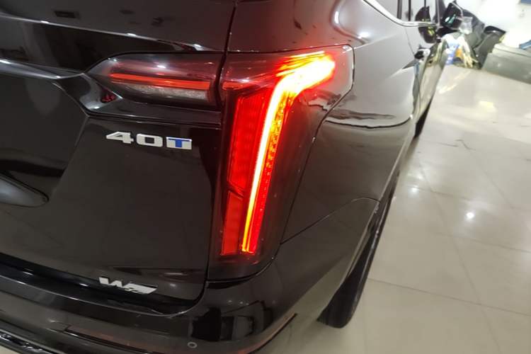 Used Cadillac XT6 2022 2.0T Six-Seater Four-Wheel Drive Luxury Version Right Rear Taillight
