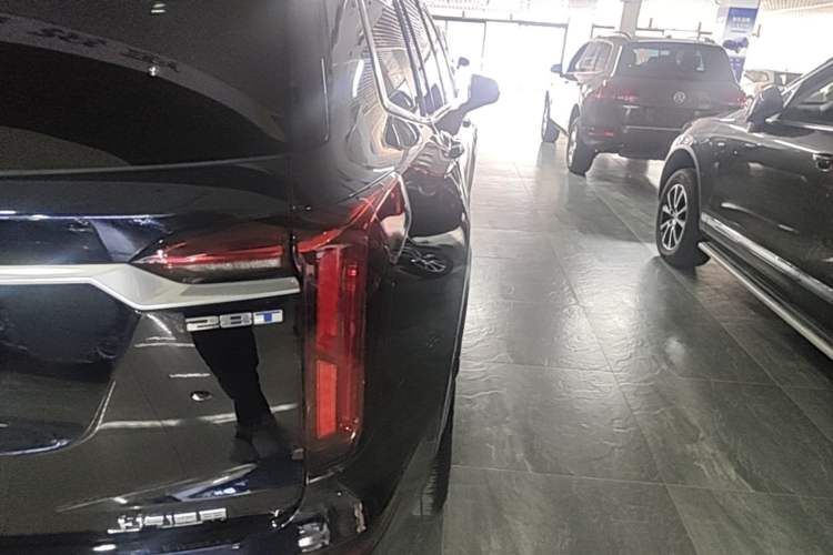 Used Cadillac XT6 2022 2.0T Six-Seater Two-Wheel-Drive Luxury Version Right Rear Taillight