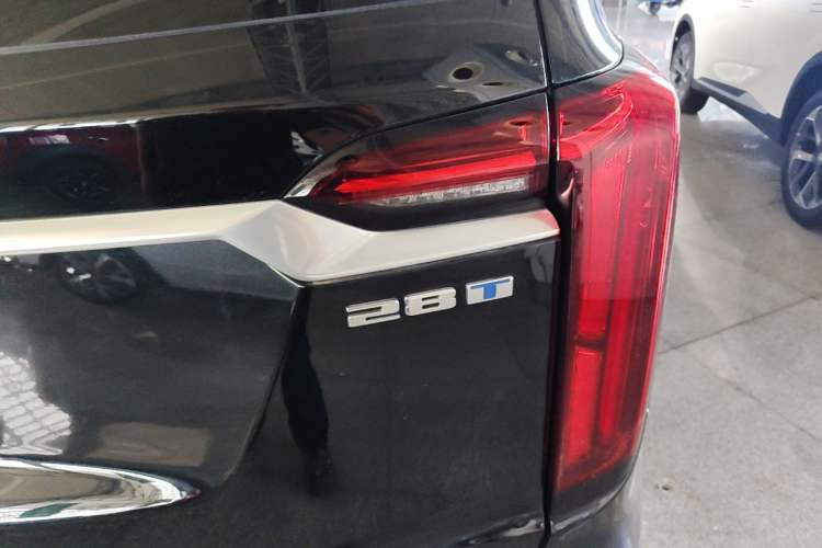Used Cadillac XT6 2022 2.0T Six-Seater Two-Wheel-Drive Luxury Version Right Rear Taillight