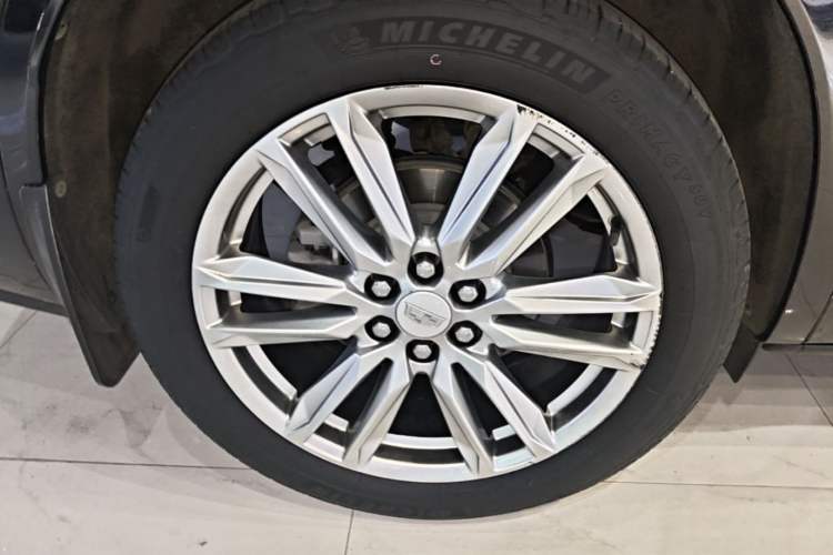 Used Cadillac XT6 2022 2.0T Six-Seater Two-Wheel-Drive Luxury Version Right Rear Wheel Hub